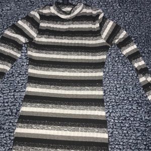 3/10 !! Form Fitting Long Sleeve Dress ✨